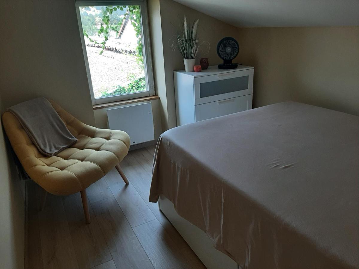 Logement Confortable Dans Residence Privee A Amplepuis Kültér fotó