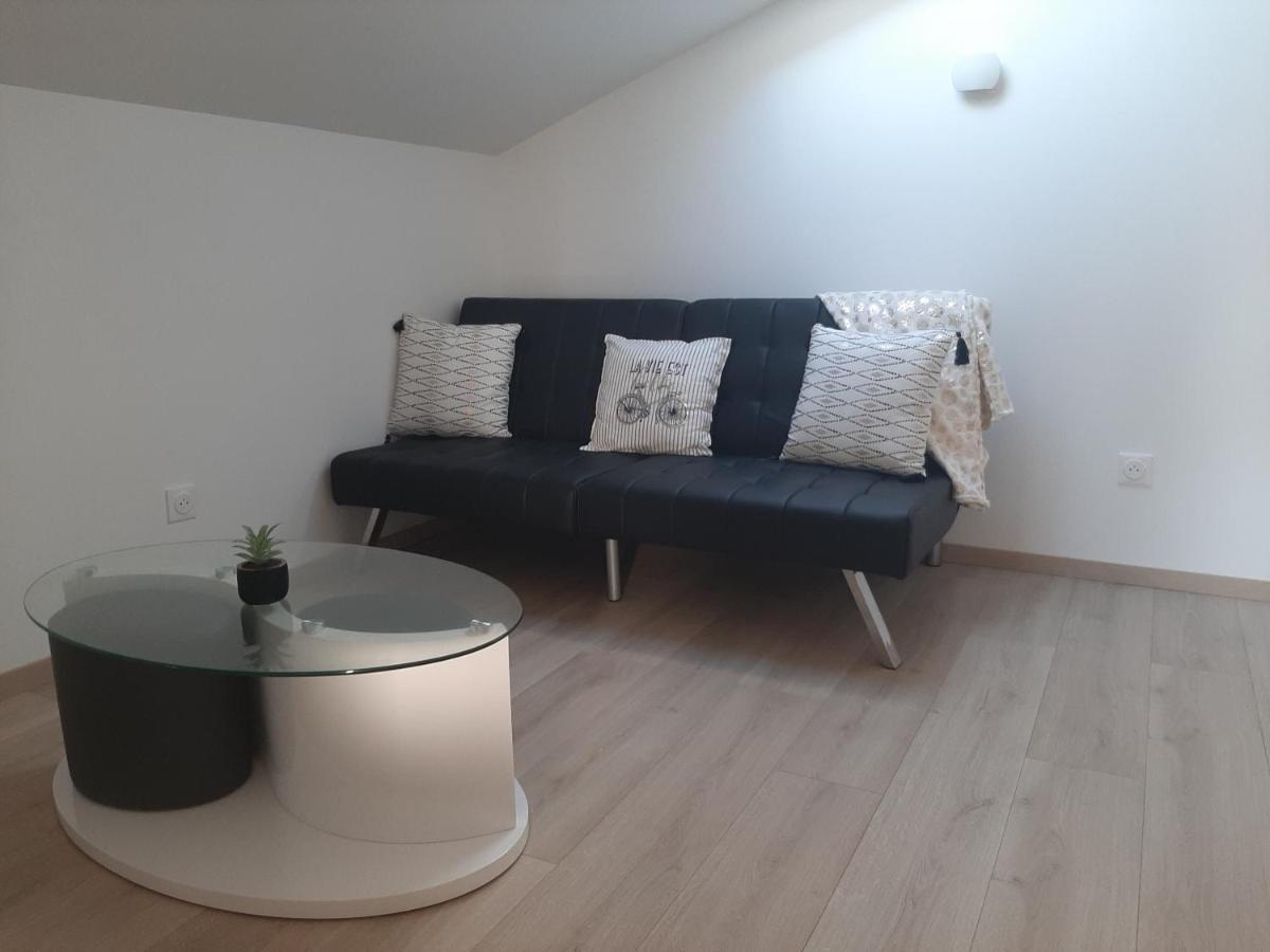 Logement Confortable Dans Residence Privee A Amplepuis Kültér fotó